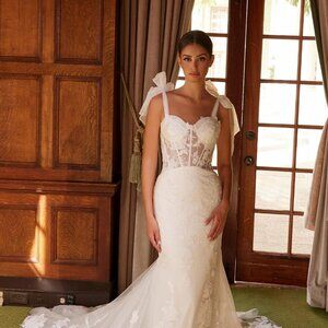 NEW OFF WHITE TULLE BRIDAL GOWN W/ SWEETHEART NECK & FLORAL LACE NX JW1033L